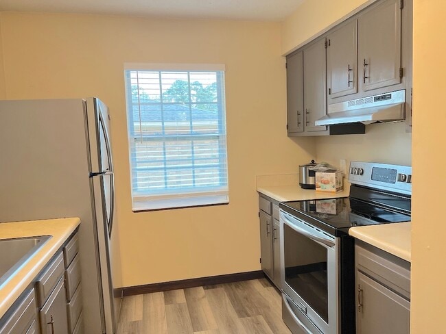 Building Photo - 23 Kandlewood Dr