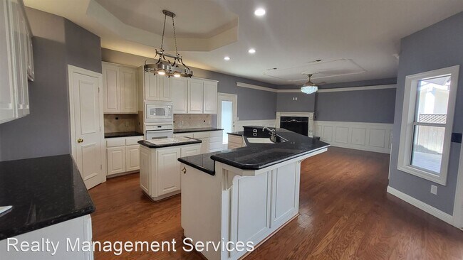 Building Photo - 4 br, 3 bath House - 2509 Oak View Ct.