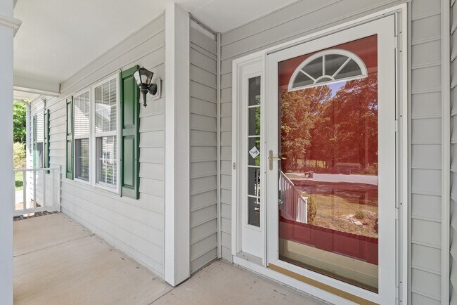 Building Photo - (Coming Soon) 3 Bedroom w/ 2 car Garage (L...