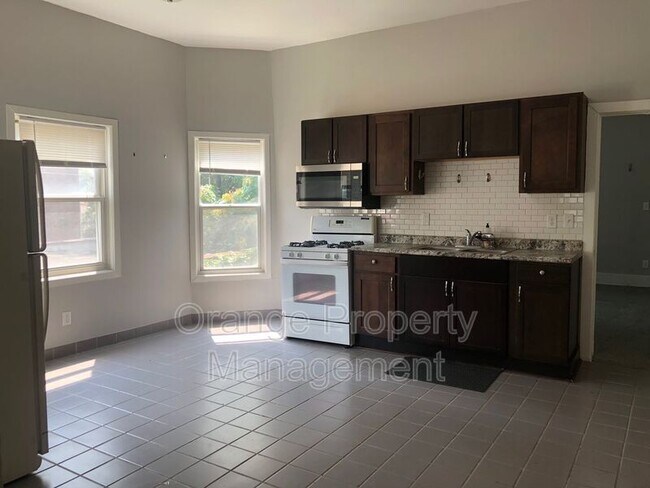 Building Photo - 1112 N 40th St