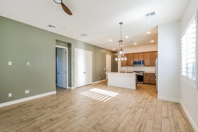 Building Photo - 20363 W Sells Dr