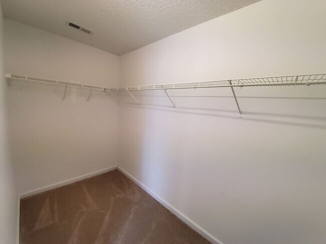 Building Photo - 3 BR 2 BA located in South Charlotte in St...