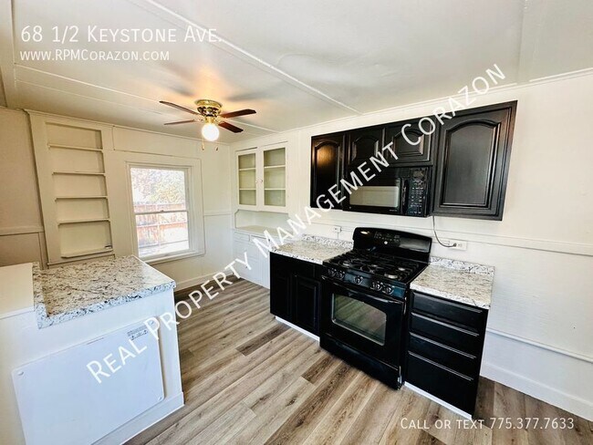 Building Photo - Cute 2 bedroom home w/ laundry and fenced ...