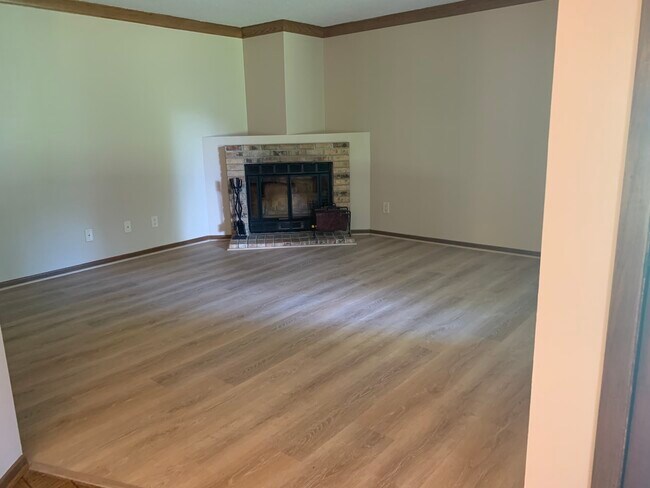 Building Photo - 3590 Blue Jay Way