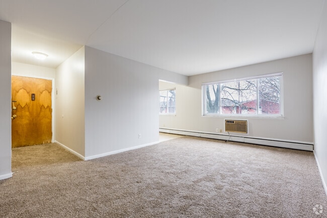 2BR, 1BA - 850SF - Living Room - Brentwood Apartments (460 Silver LLC)