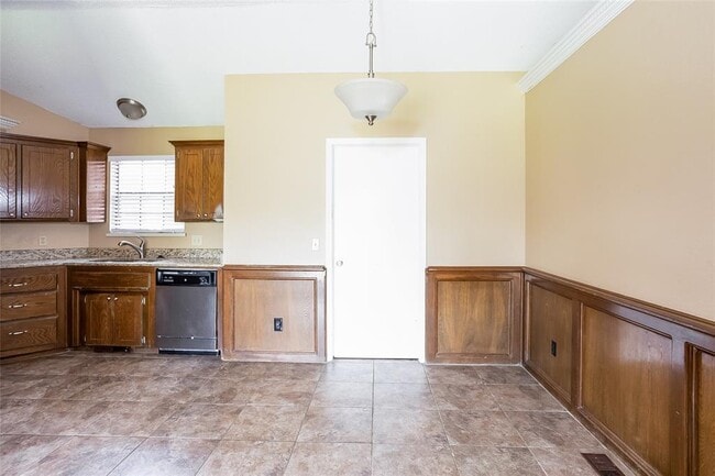 Building Photo - 8412 Breezewood Dr