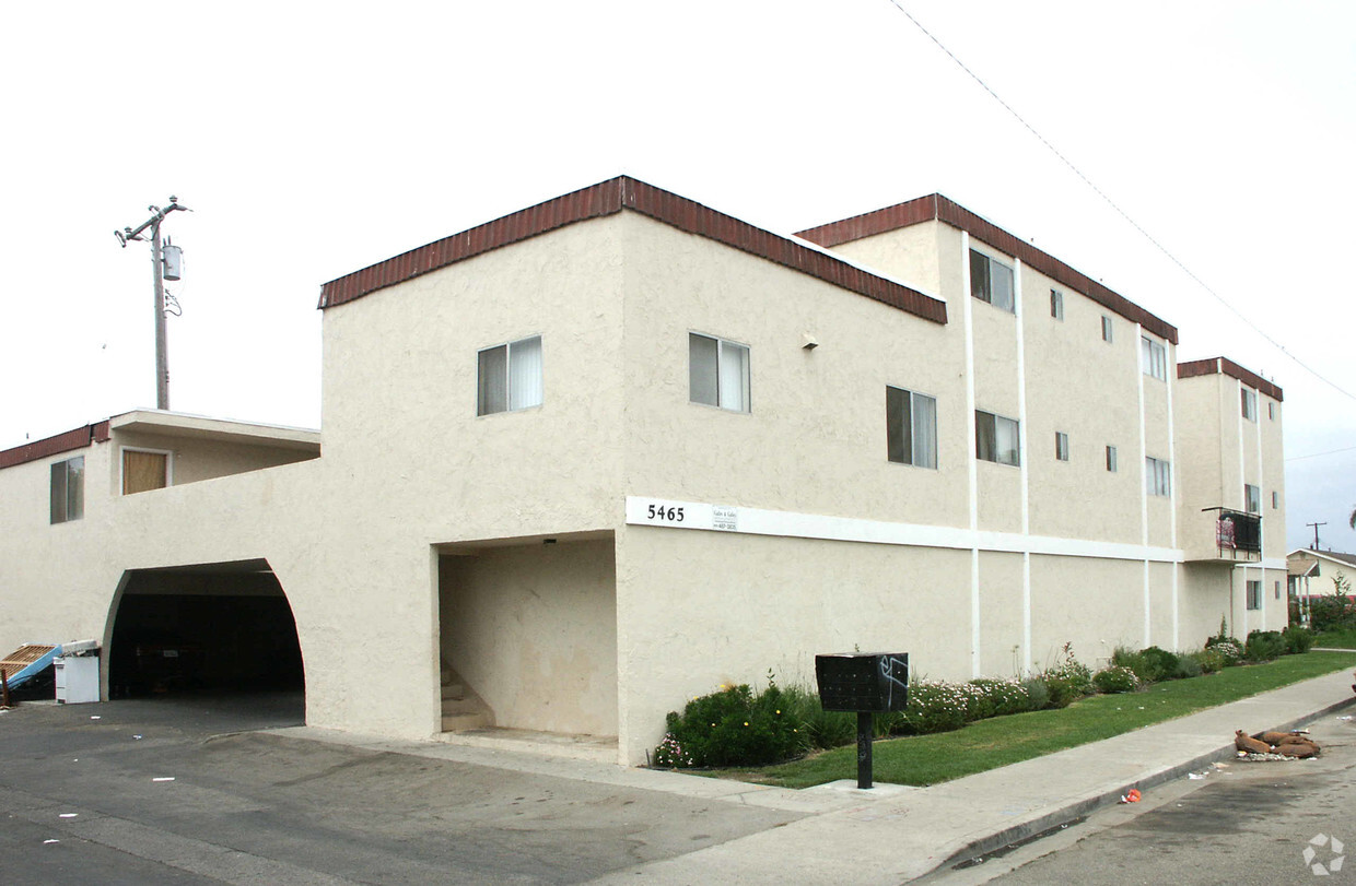Building Photo - 5465 S J St