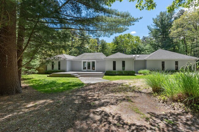 Building Photo - 6 Dongan Way