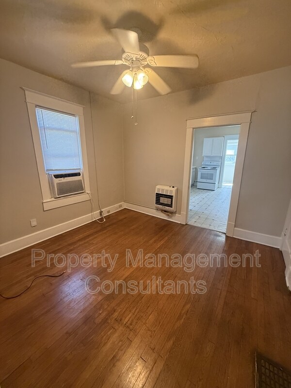 Foto del edificio - 1014 E 1st St