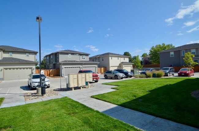 Building Photo - 3 bd/2.5 ba Townhome!