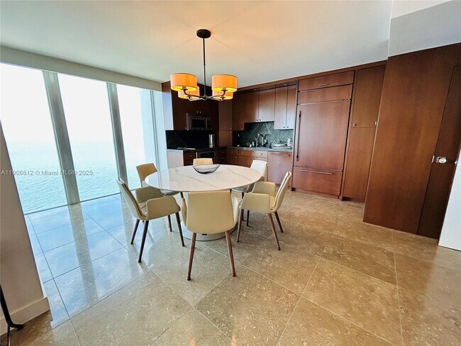 Building Photo - 881 Ocean Dr