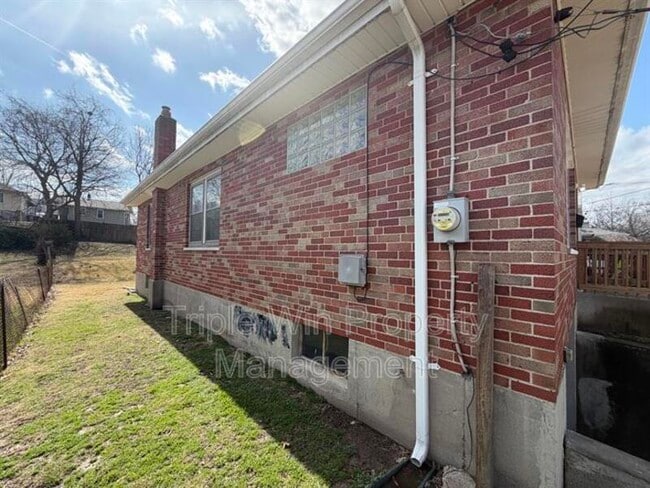 Building Photo - 7560 Alicia Ave