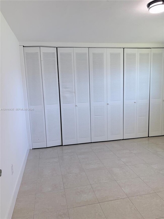 Foto del edificio - 31 NW 163rd St