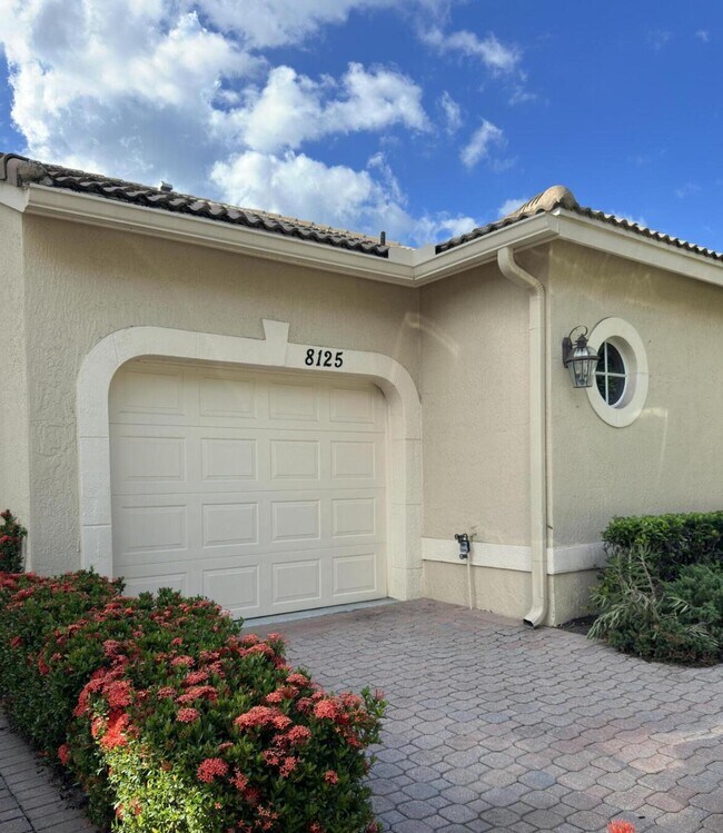 Foto del edificio - 8125 Mulligan Cir