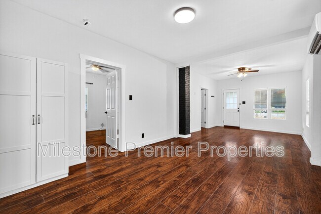 Building Photo - 1129 W Owings St