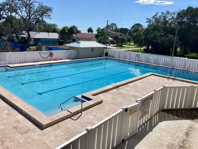 Building Photo - Islands Community Condo