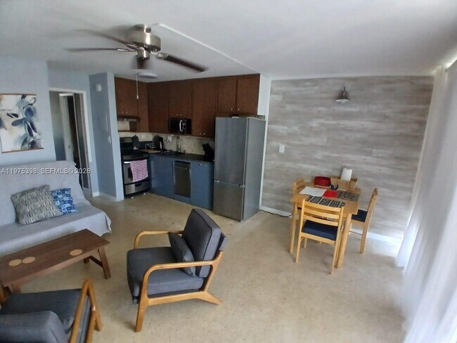 Foto del edificio - 901 N Birch Rd