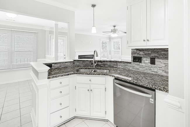 Building Photo - 9300 Pebble Creek Way