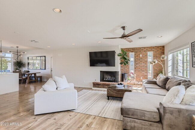 Foto del edificio - 1512 E Windsor Ave