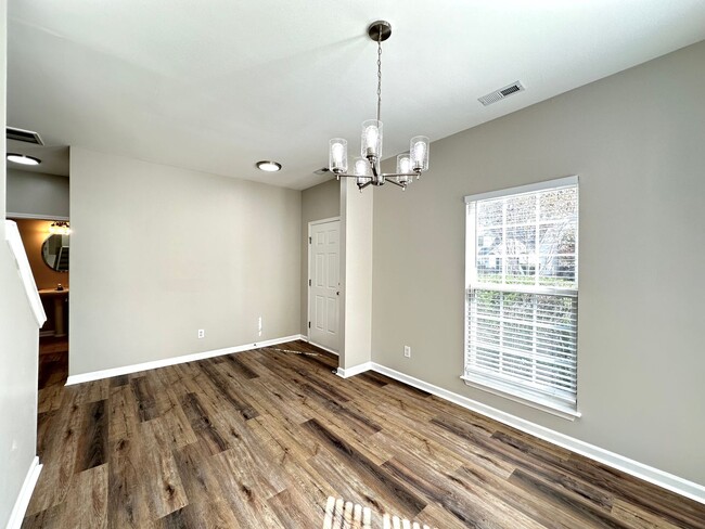 Building Photo - Completely renovated home located in Five ...