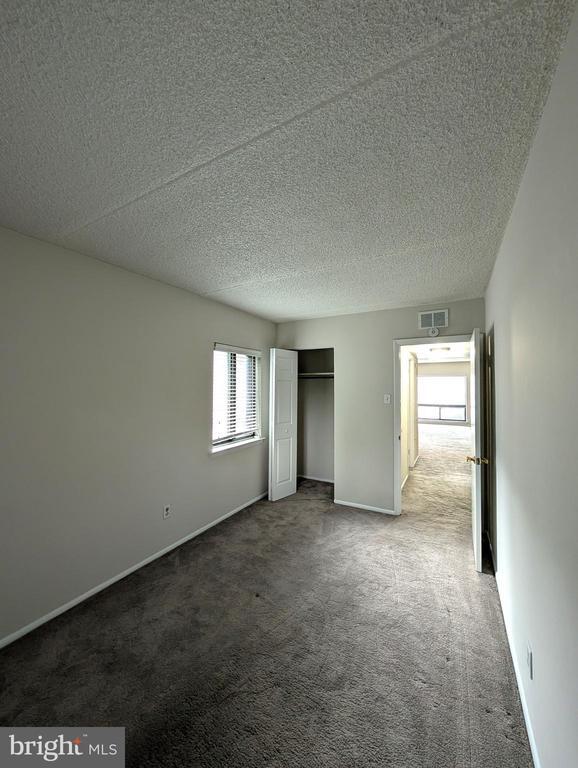 Foto del edificio - 822 Putnam Blvd