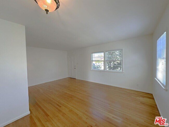 Foto del edificio - 5468 W 120th St