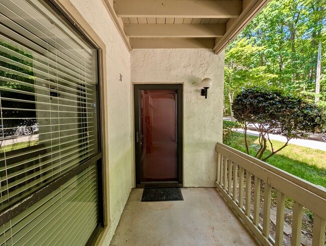 Building Photo - 311 New Kent Pl