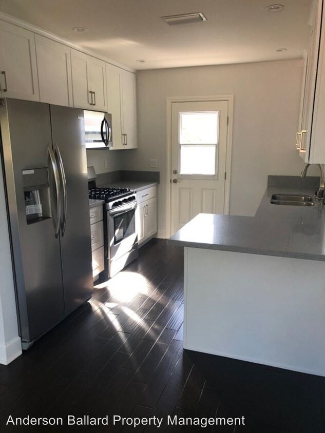 Primary Photo - 4454-4458 Rosebank Dr