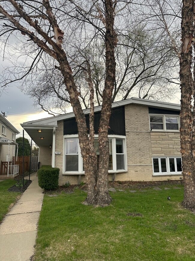 Building Photo - 7258 N Crawford Ave