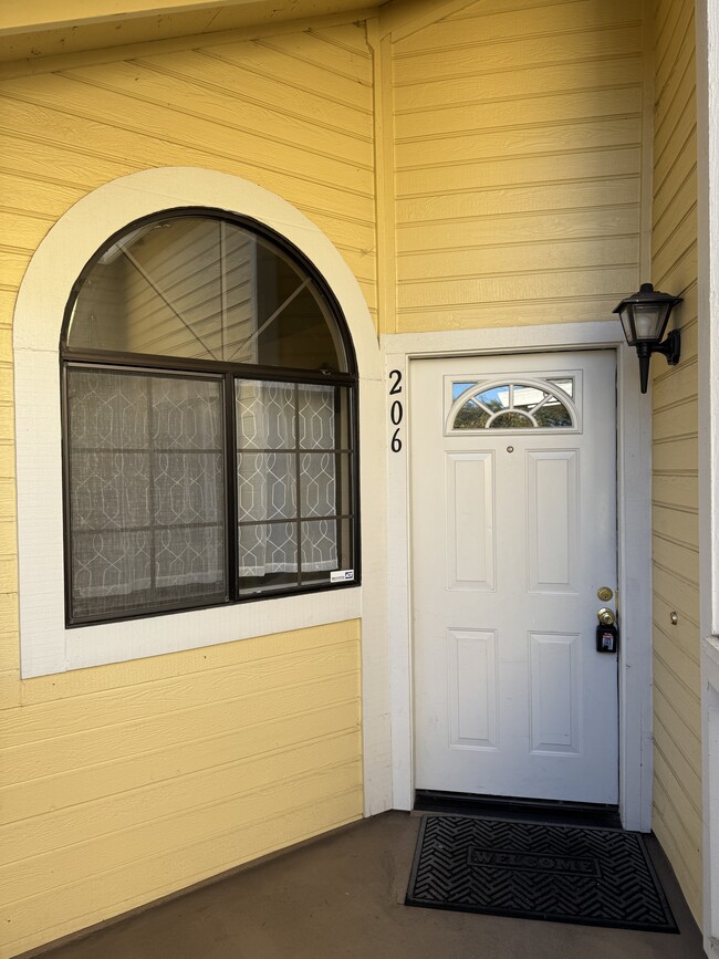 Building Photo - 206 Devonwood