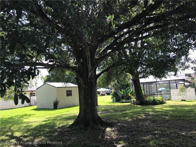 Foto del edificio - 2728 Queenswood Dr