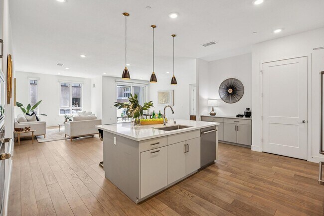 Foto del edificio - Luxury Single-Level Corner Residence with Wolf Kitchen & Private Garage