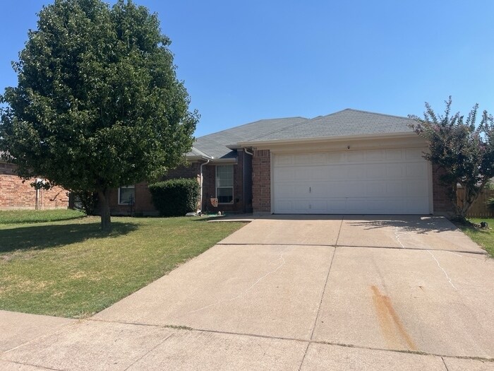 Foto principal - 4 Bedroom Burleson ISD! August 2025!
