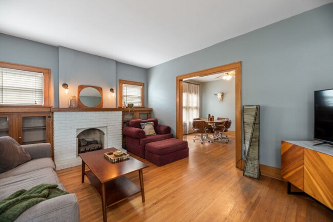 Foto del edificio - 1221 N Perry Ave