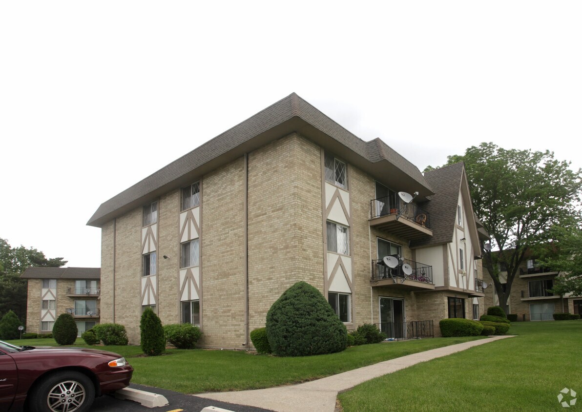 Foto principal - Four 12-unit Apartment Buildings