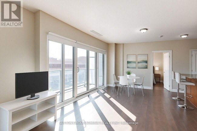 Building Photo - 44 Bond St W