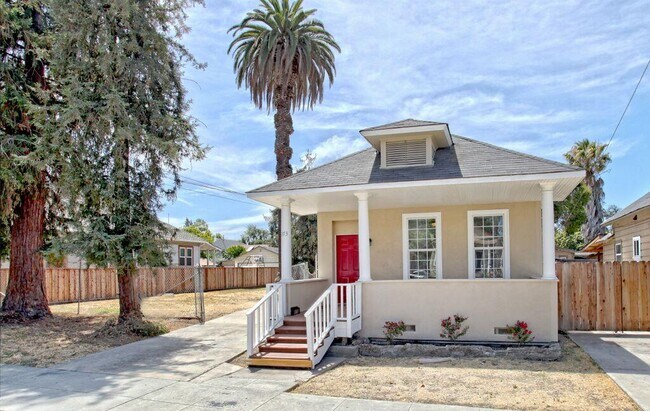 Building Photo - 373 N 8th St