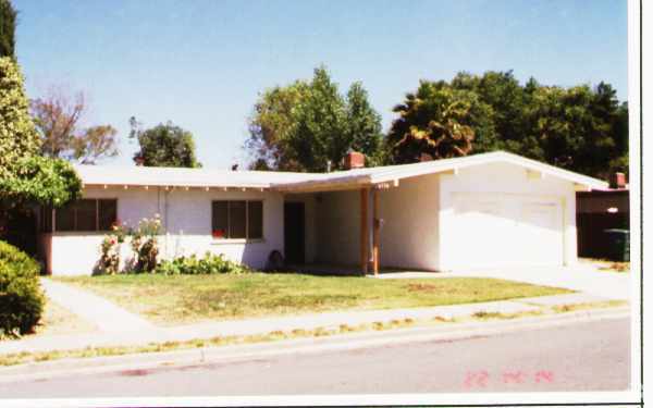 Building Photo - 2770 Broadmoor Ave