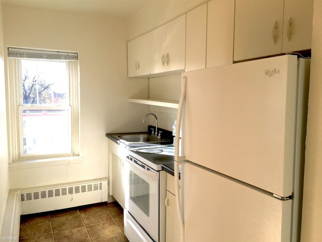 Foto del edificio - 1 br, 1 bath  - 2040 Saunders Ave 105