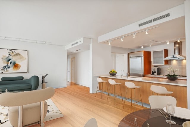 Building Photo - 340 E Randolph