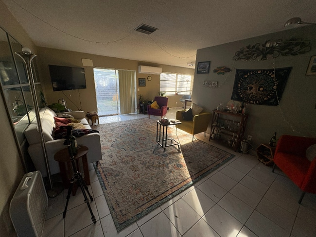 Building Photo - 4440 NW 15th Ave