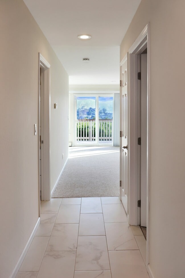 Building Photo - 99 Marinero Cir