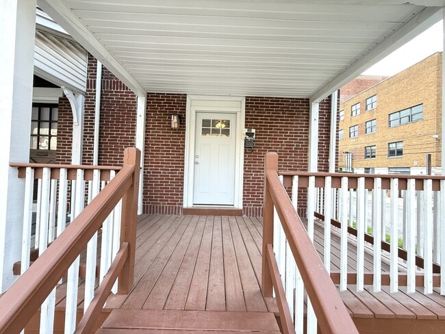 Building Photo - 200 Nassau Pl
