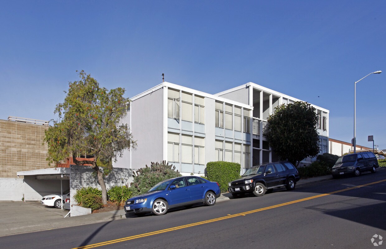 Building Photo - 1280 Sullivan Ave