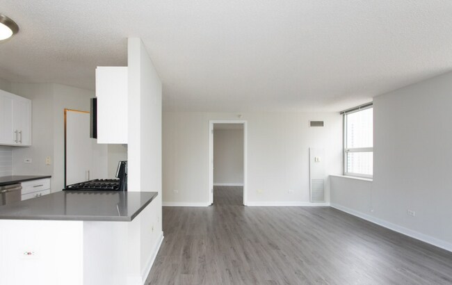 Foto del edificio - 544 N State St