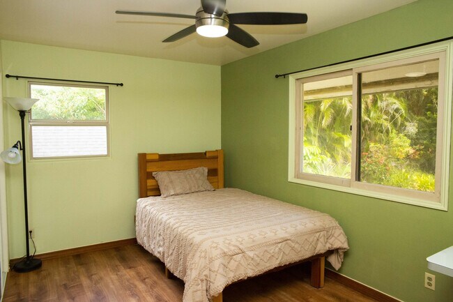 Foto del edificio - 592 Kaupakalua Rd