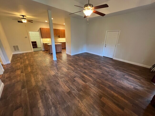 Foto del edificio - 10653 Douglas Ln