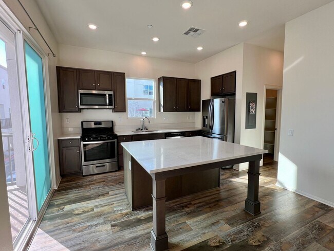 Foto del edificio - Luxury Living at Suwerte 2 Bedroom 2.5 Bat...