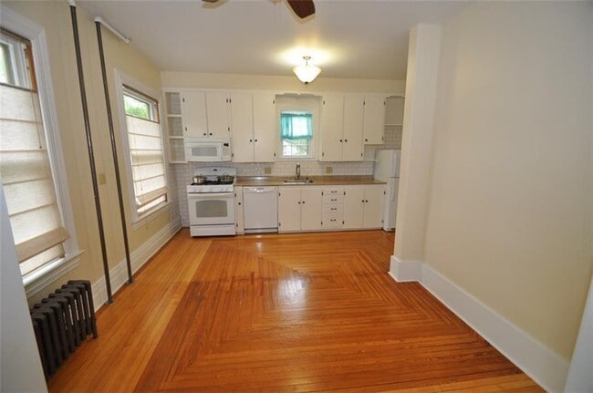 Building Photo - 37 Perrin St