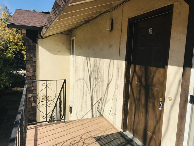 Building Photo - 676 Reseda Dr